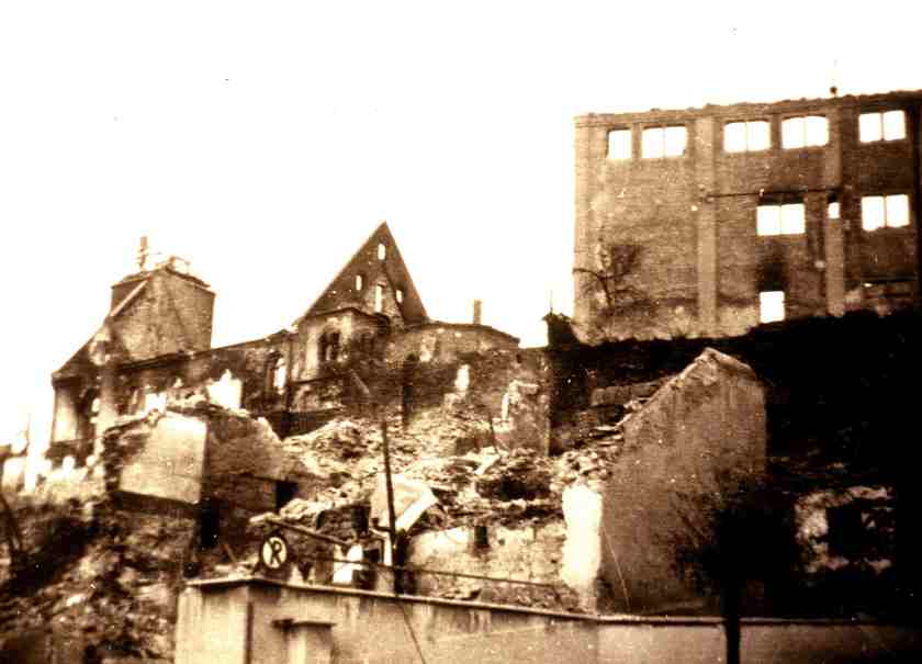 "Zentrum von Böblingen nach dem Bombenangriff vom 7./8. Oktober 1943." Date 12 October 1943  Source Foto erstellt von Ansgar Walk. Photograph by Ansgar Walk . 